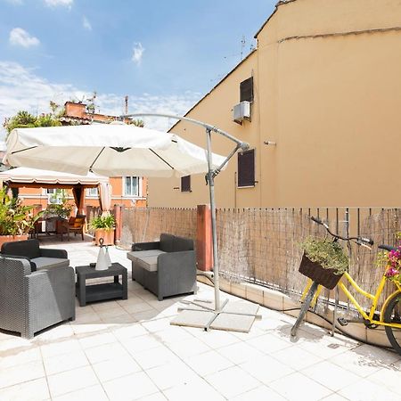 Apartemen 67 m² dengan 1 kamar tidur dan 1 kamar mandi pribadi di Trastevere Rome Bagian luar foto